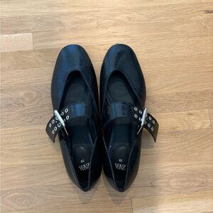 Zara Black Textured Ballet Flats with Buckle Detail